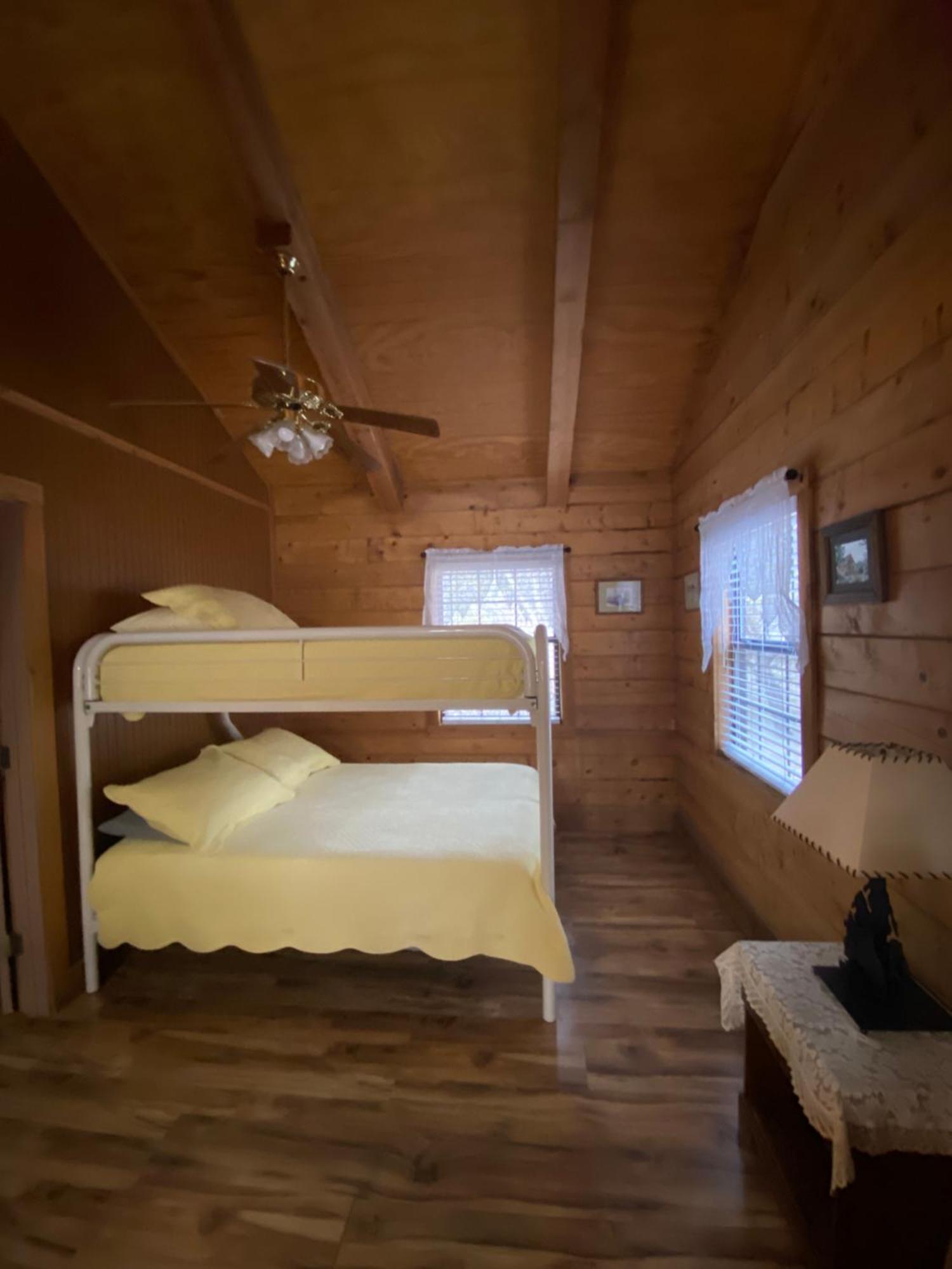 A Peace Of Heaven Cabins And Rv Vanderpool ภายนอก รูปภาพ