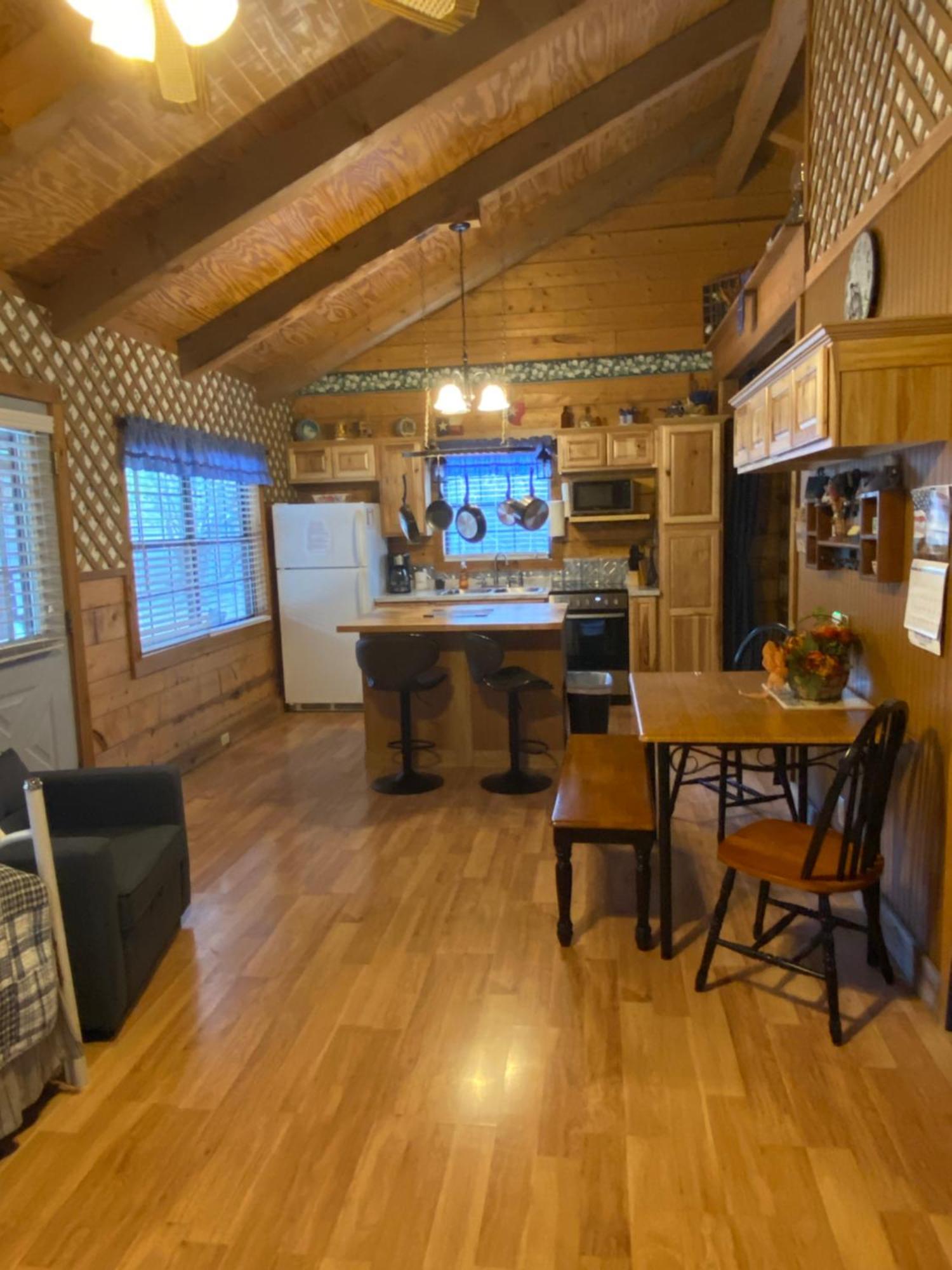 A Peace Of Heaven Cabins And Rv Vanderpool ภายนอก รูปภาพ