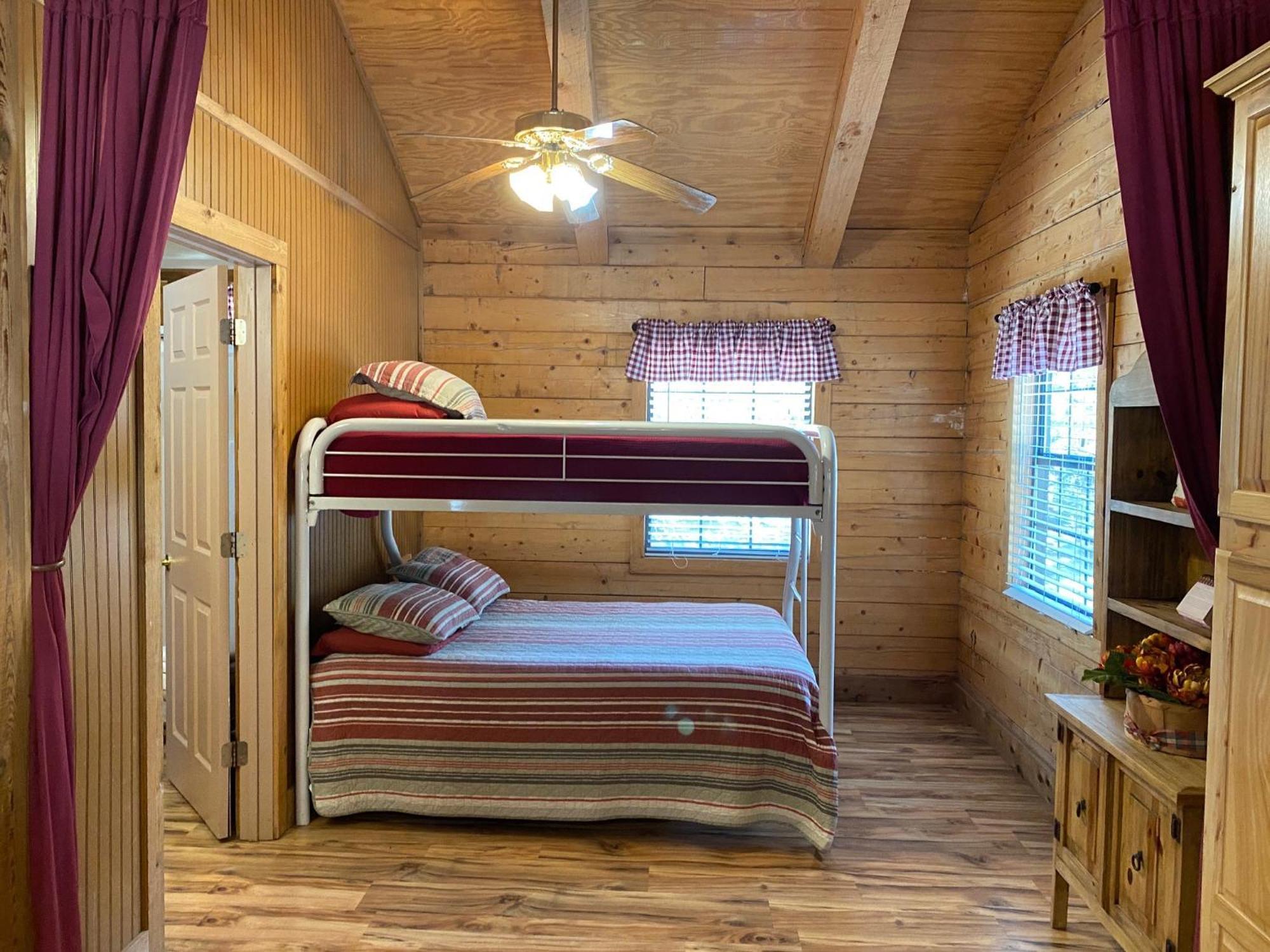 A Peace Of Heaven Cabins And Rv Vanderpool ภายนอก รูปภาพ