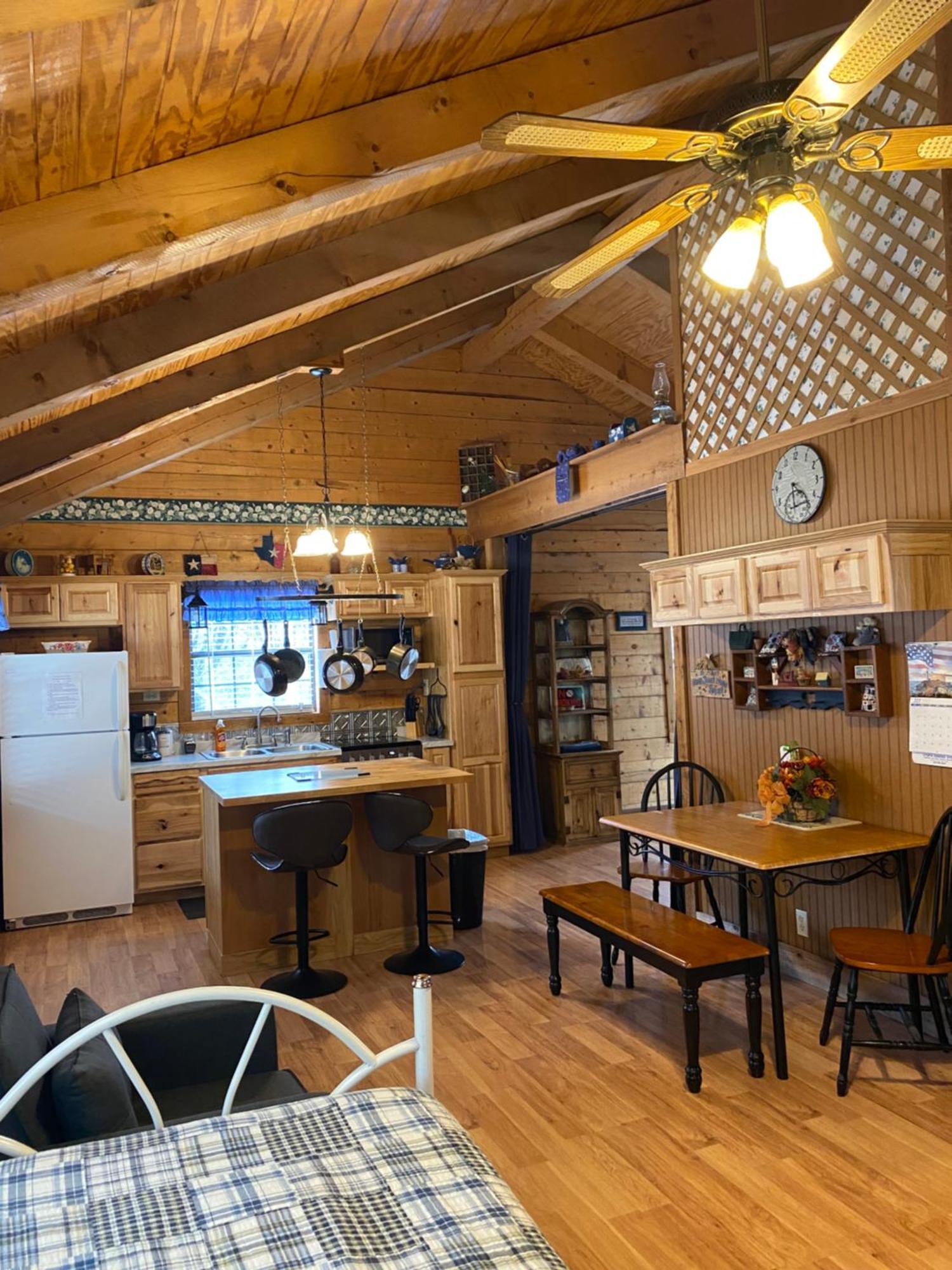 A Peace Of Heaven Cabins And Rv Vanderpool ภายนอก รูปภาพ